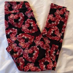 Lularoe Valentine leggings ❤️